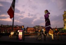 Inauguran en el Zócalo de la CDMX Ofrenda Monumental con La Catrina Más Alta del Mundo
